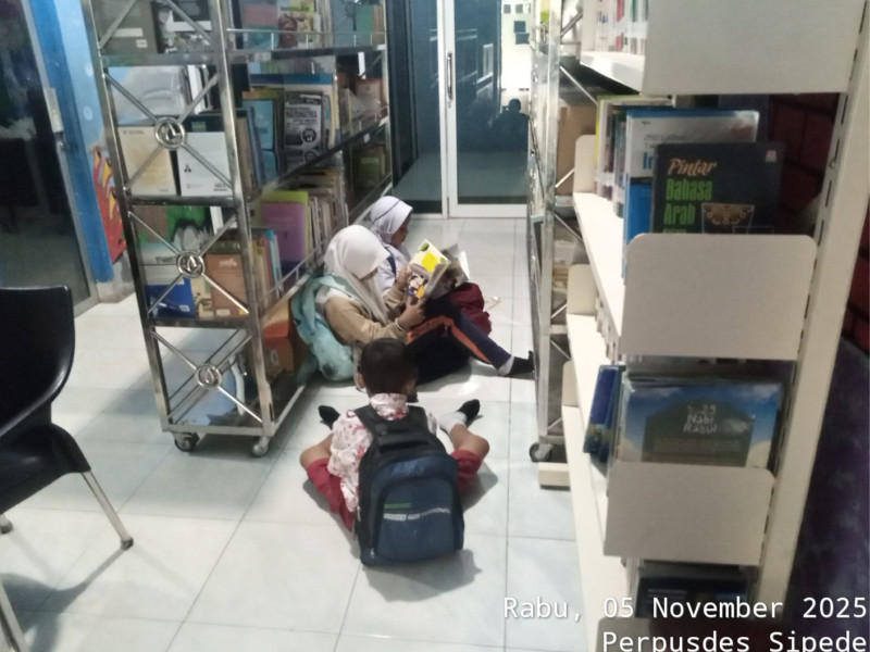Kegiatan Membaca dan Meminjam Buku Tanggal 05 November 2025