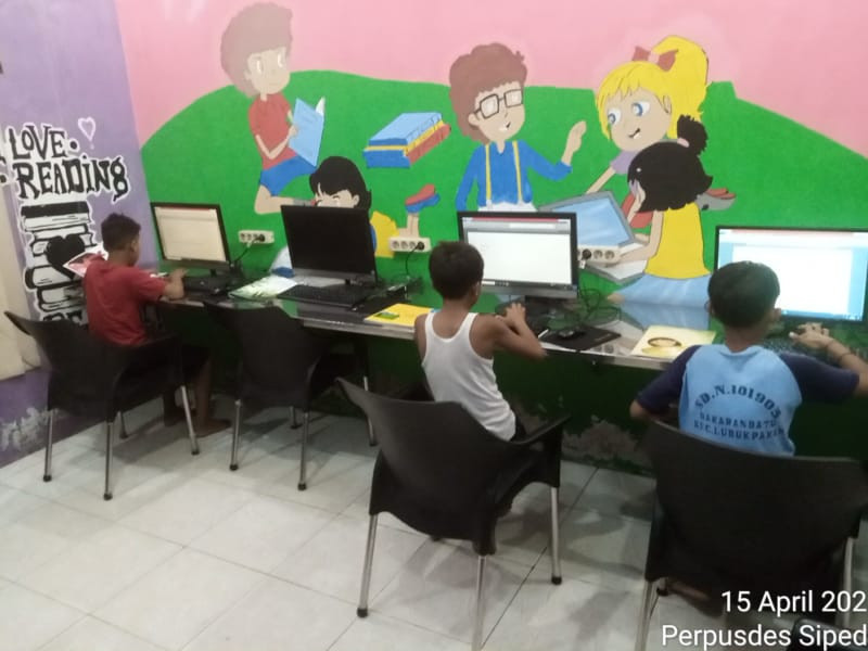 Kegiatan Membaca dan Belajar Komputer Tanggal 15 April 2025