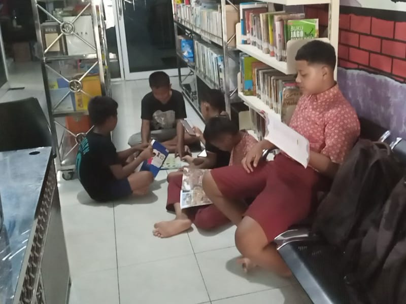 Kegiatan Membaca dan Belajar Komputer Tanggal 10 April 2025