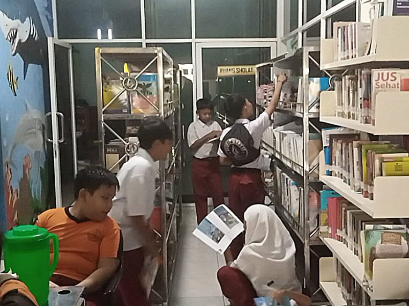 Kegiatan Membaca dan Belajar Komputer Tanggal 11 Februari 2025