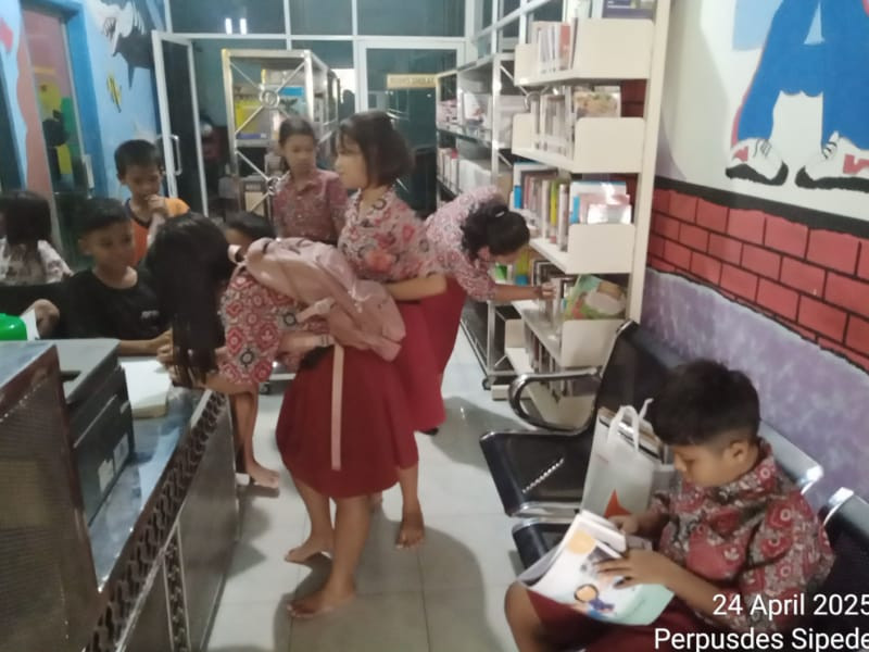 Kegiatan Membaca dan Belajar Komputer Tanggal 24 April 2025
