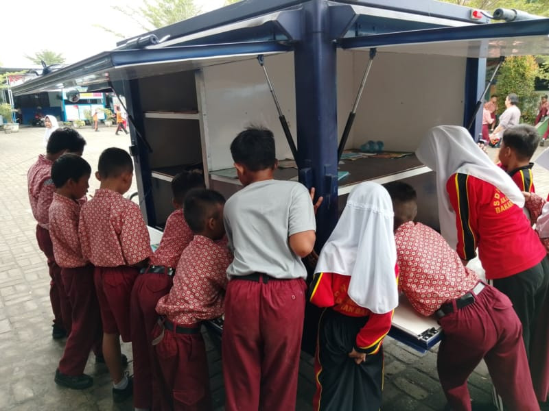 Kegiatan Perpustakaan Keliling di SDN 106831 dan SDN 101903 Dusun I Tanggal 17 Desember 2025